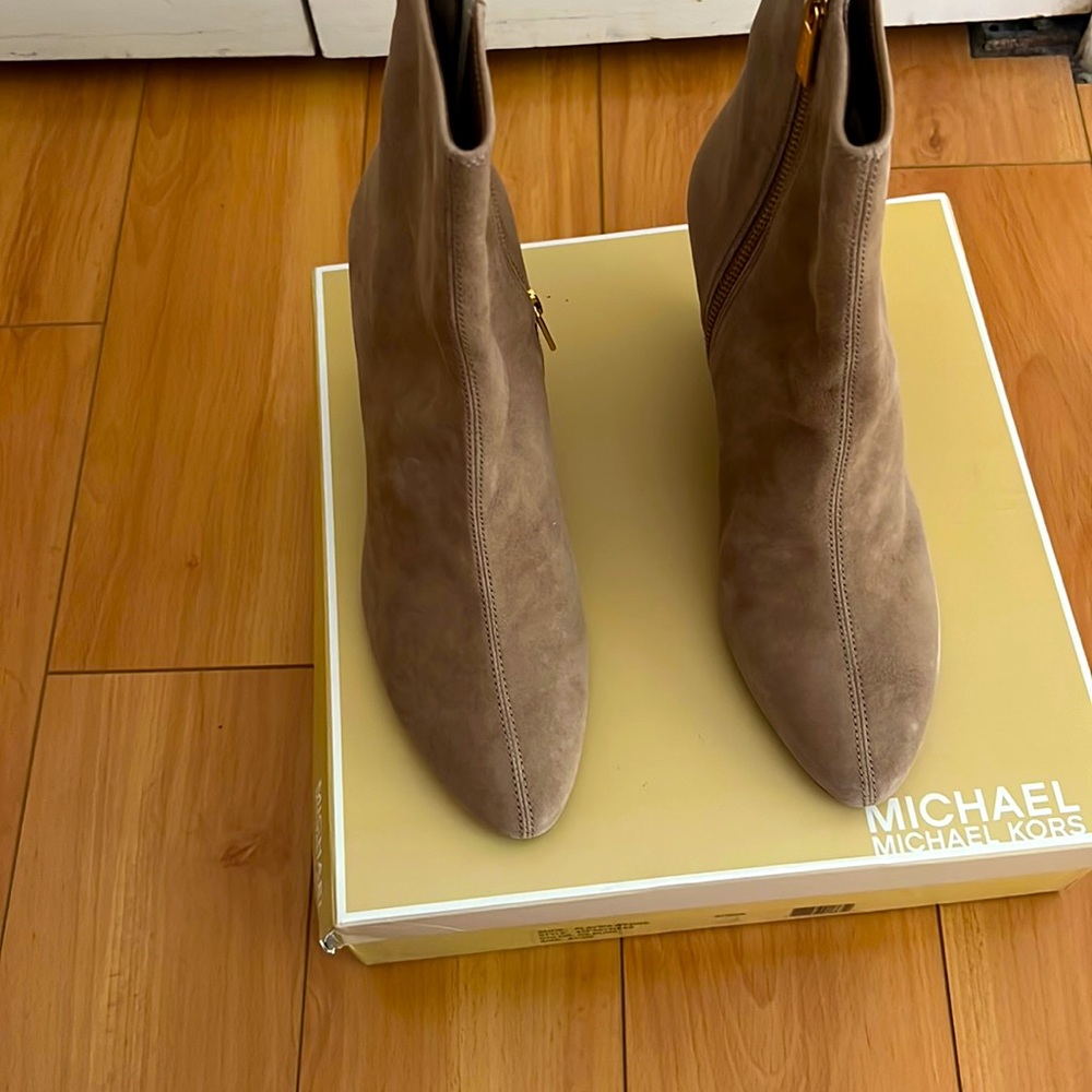 Michael Kors booties Alaysia wedge ~suede